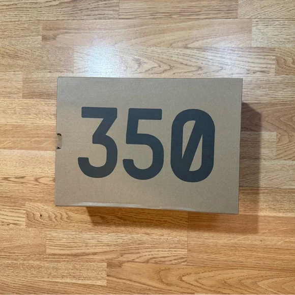 Adidas Yeezy Boost 350 V2 Box in Brown and Black - Picture 13 of 13